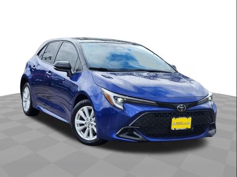 Used 2025 Toyota Corolla SE w/ SE Package image 1