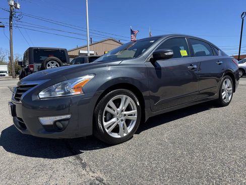 Used 2013 Nissan Altima 3.5 SV FWD image 3
