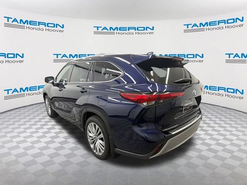 Used 2021 Toyota Highlander Platinum AWD/4WD image 3