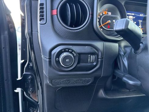 Used 2025 Jeep Wrangler Rubicon image 17