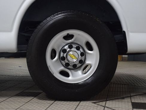 Used 2024 Chevrolet Express 3500 LT w/ LT Preferred Equipment Group RWD image 17