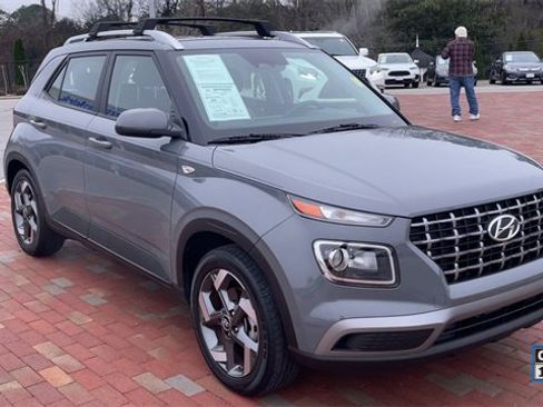 Used 2023 Hyundai Venue SEL image 5