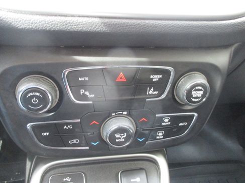 Used 2018 Jeep Compass Latitude w/ Popular Equipment Group image 12