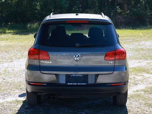 Used 2016 Volkswagen Tiguan S image 9