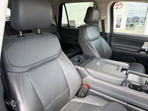 Used 2025 Ford Expedition Active AWD/4WD image 37