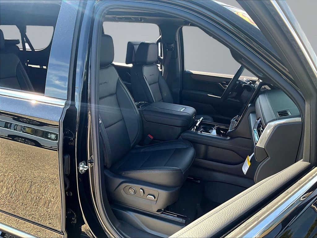 New 2026 GMC Yukon XL Denali w/ Denali Reserve Package AWD/4WD image 11