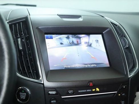 Used 2019 Ford Edge Titanium w/ Equipment Group 301A AWD/4WD image 31