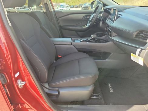 Used 2024 Nissan Rogue S image 35