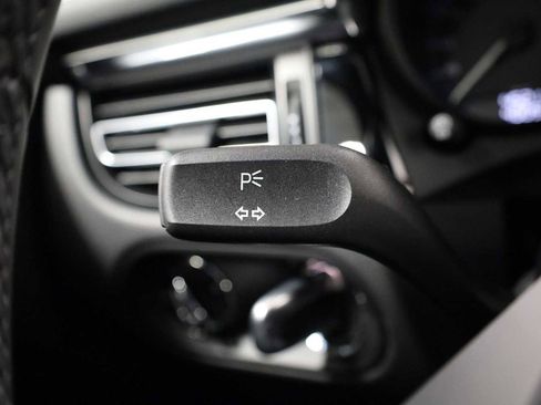 Certified 2025 Porsche Macan image 30