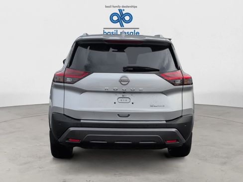 Used 2023 Nissan Rogue SL w/ SL Premium Package image 5