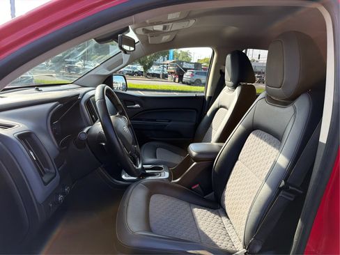 Used 2018 Chevrolet Colorado Z71 AWD/4WD image 9