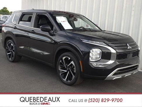 Used 2023 Mitsubishi Outlander SE image 1