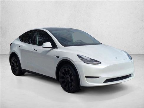 Used 2023 Tesla Model Y Long Range image 3