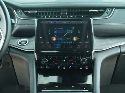 Used 2022 Jeep Grand Cherokee Limited AWD/4WD image 30