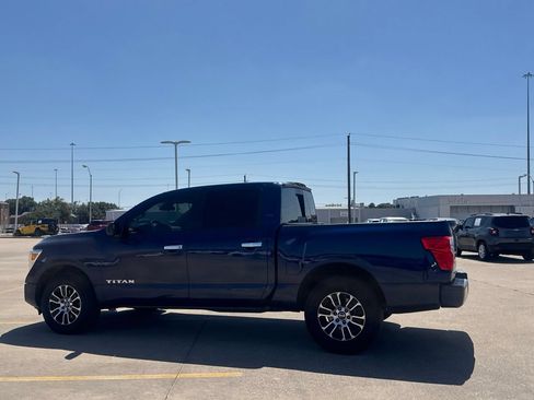 Used 2021 Nissan Titan SV RWD image 17