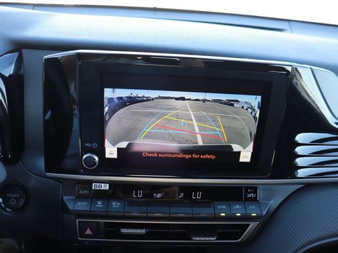 Used 2025 Toyota Camry SE image 30