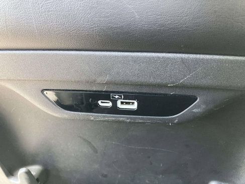 Used 2023 Chrysler Pacifica Touring-L FWD image 19