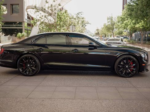 Used 2025 Bentley Flying Spur Plug-In Hybrid AWD/4WD image 6