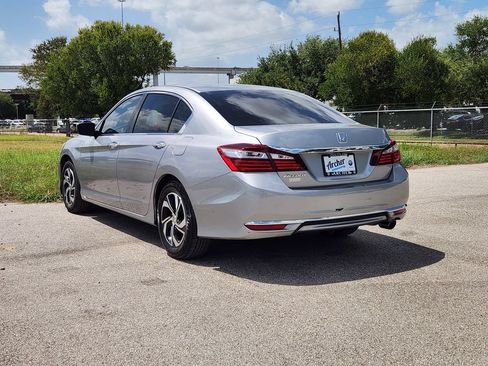 Used 2017 Honda Accord LX image 4