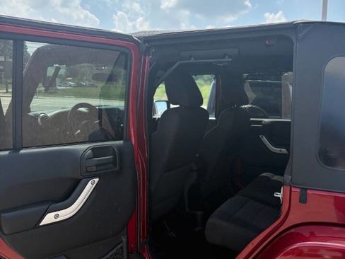 Used 2012 Jeep Wrangler Unlimited Sahara w/ Dual Top Group AWD/4WD image 10
