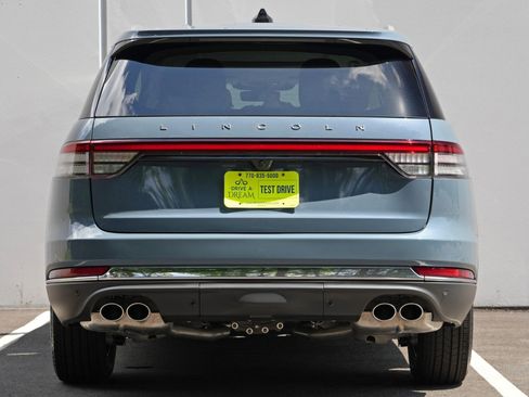 Used 2026 Lincoln Aviator AWD image 11