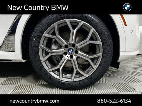 New 2026 BMW X7 xDrive40i w/ Premium Package image 11