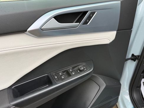New 2026 Volkswagen Taos SE AWD/4WD image 24