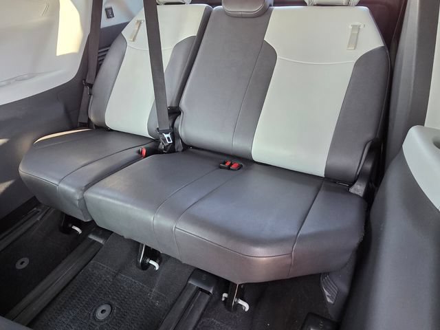 Used 2023 Toyota Sienna XSE w/ XSE Plus Package AWD/4WD image 9
