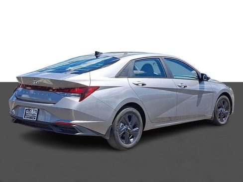Used 2023 Hyundai Elantra SEL FWD image 7