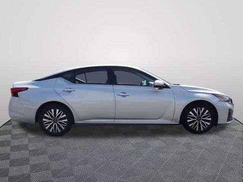 Used 2023 Nissan Altima 2.5 SV FWD image 4
