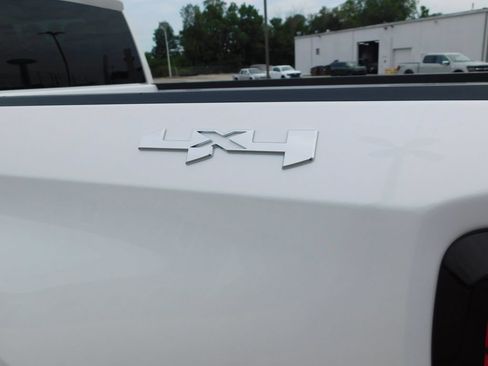 Used 2023 GMC Sierra 1500 SLT AWD/4WD image 44