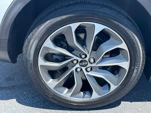 Used 2023 Lincoln Nautilus Reserve AWD/4WD image 6
