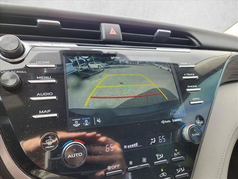 Used 2020 Toyota Camry XLE FWD image 21