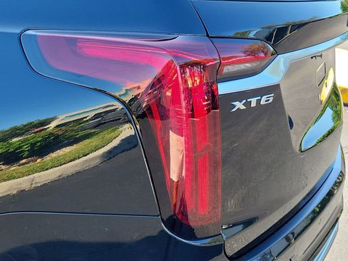 Certified 2023 Cadillac XT6 Premium Luxury image 13