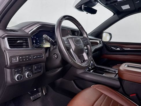 Used 2023 GMC Yukon XL Denali Ultimate image 12