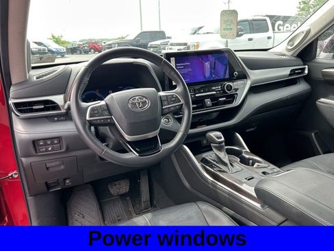 Used 2023 Toyota Highlander Platinum AWD/4WD image 11