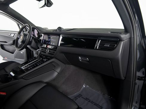 New 2026 Porsche Macan image 28