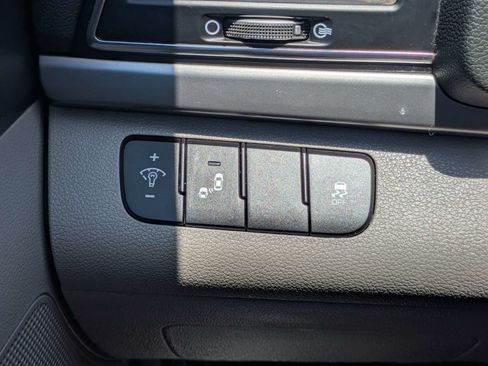 Used 2018 Hyundai Elantra SEL FWD image 24