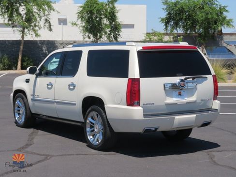 Used 2014 Cadillac Escalade ESV Platinum AWD/4WD image 12