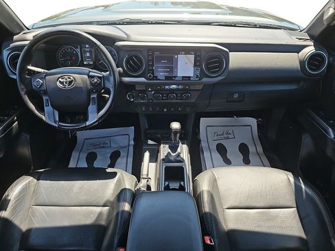 Used 2022 Toyota Tacoma TRD Sport w/ TRD Premium Sport Package AWD/4WD image 13