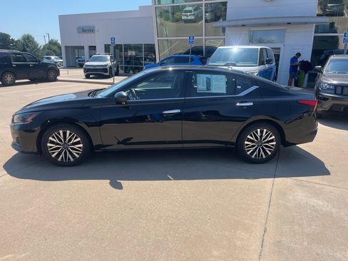 Used 2024 Nissan Altima 2.5 SV image 6