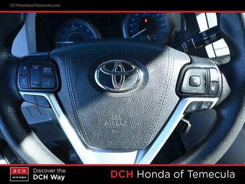 Used 2018 Toyota Sienna LE image 9