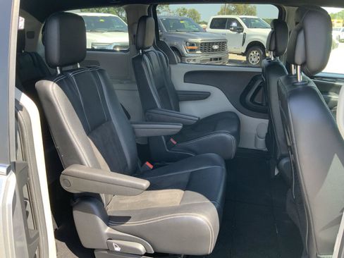 Used 2019 Dodge Grand Caravan SXT FWD image 44
