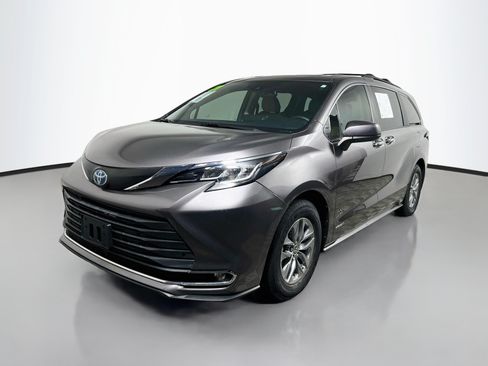 Used 2021 Toyota Sienna XLE FWD image 10