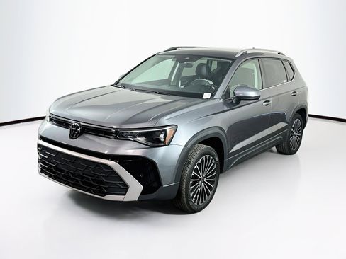 Used 2025 Volkswagen Taos SE FWD image 3