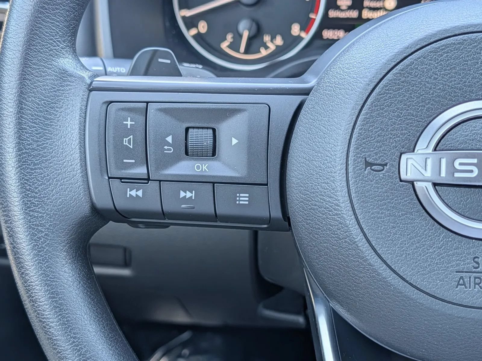 Used 2024 Nissan Rogue SV AWD/4WD image 21