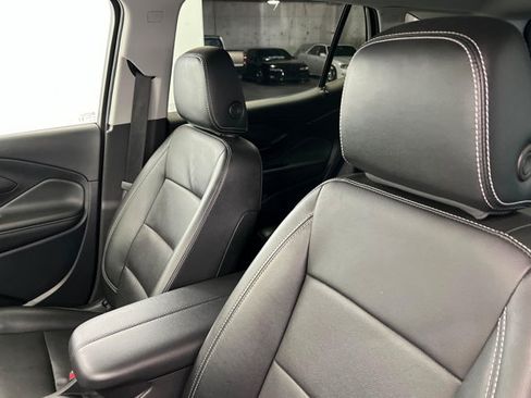Used 2024 GMC Terrain SLT AWD/4WD image 16