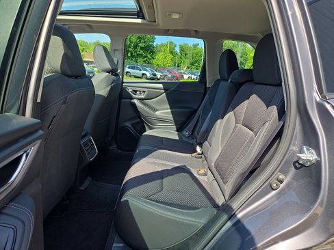 Used 2023 Subaru Forester Premium AWD/4WD image 9