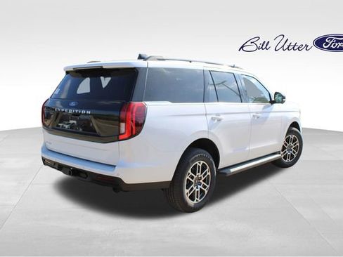 New 2026 Ford Expedition Active image 3
