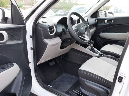 New 2026 Hyundai Venue FWD image 5